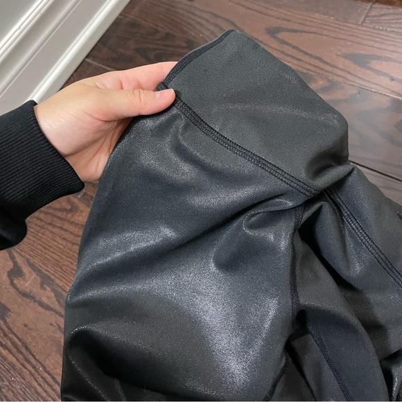 Black metalic shinny finish workout legging - Picture 3 of 5
